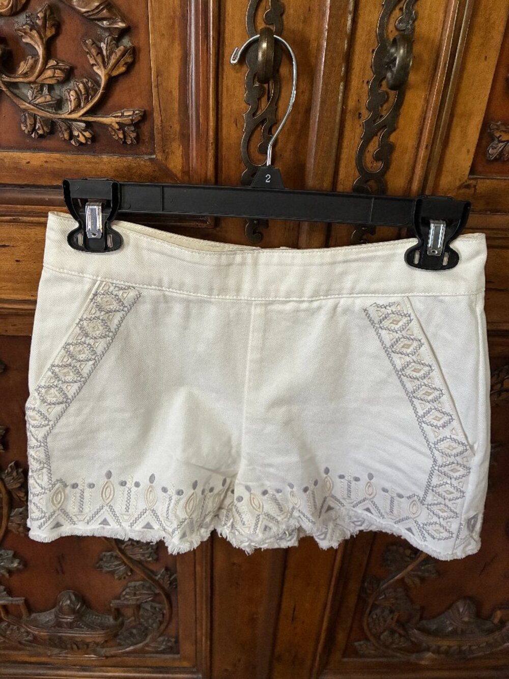 Blank NYC Women's Size 27 Cream Denim high waisted shorts with embroidered  trim